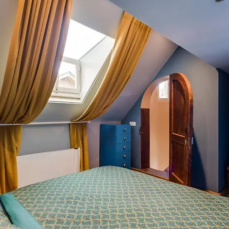 Poortgebouw Kasteel Borgharen - *